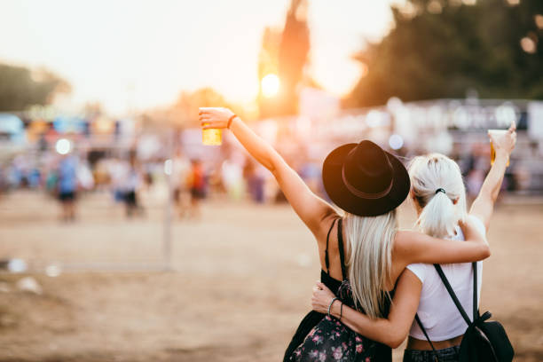 Friends drinking beer